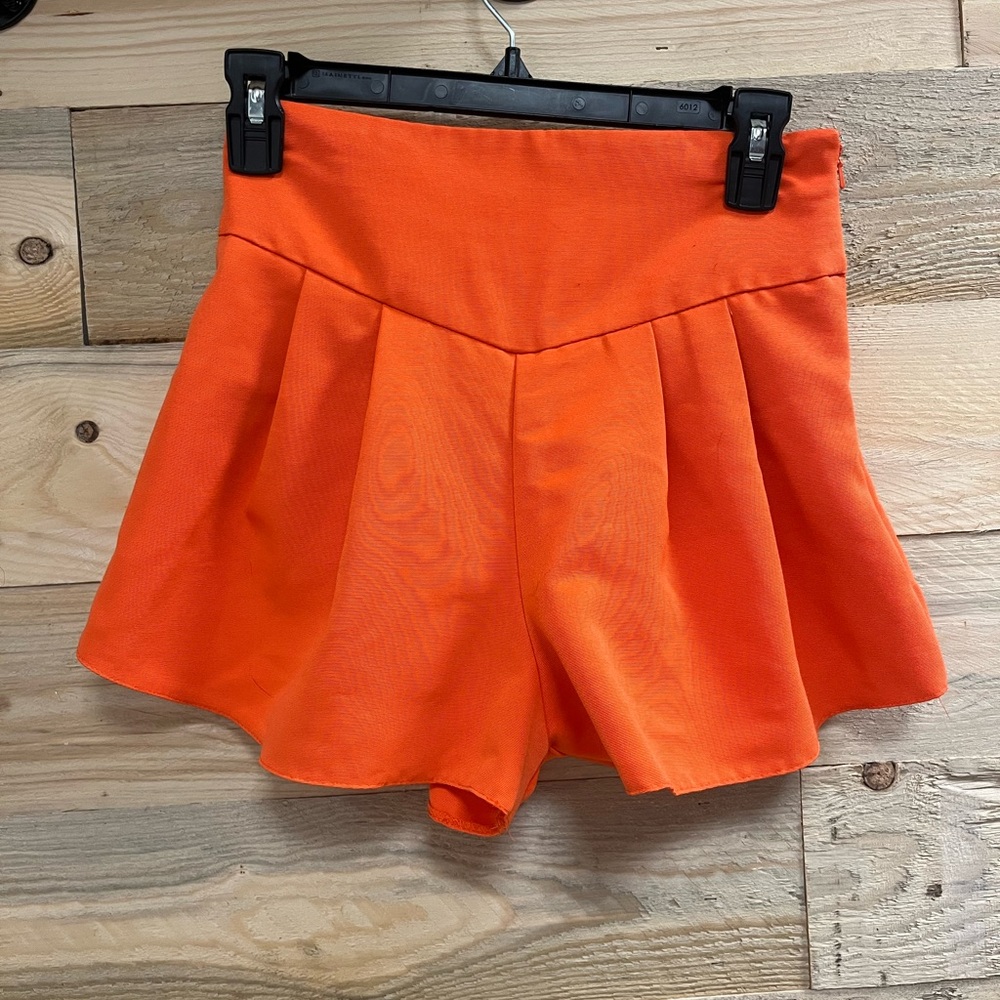 orange pleated short